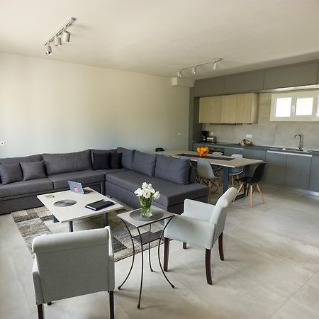 Amera - Troumpas Family Apartments Leonídion Esterno foto