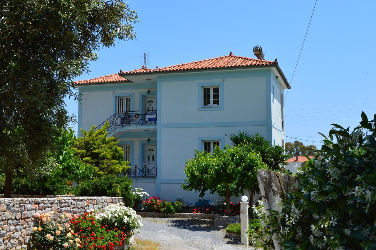Amera - Troumpas Family Apartments Leonídion Esterno foto